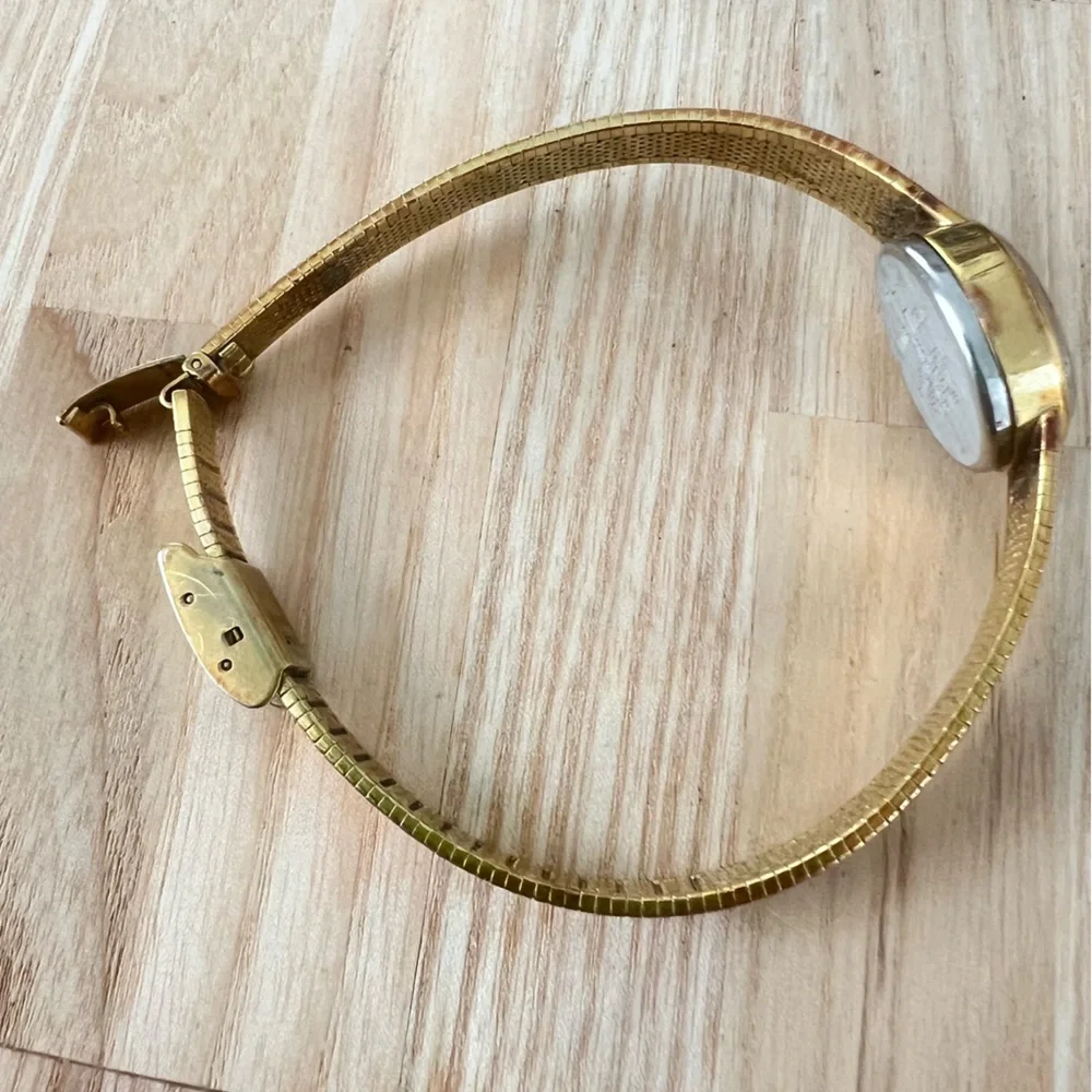 Vintage Timex T cell ladies oval black dial bracelet watch NEW BATTERY